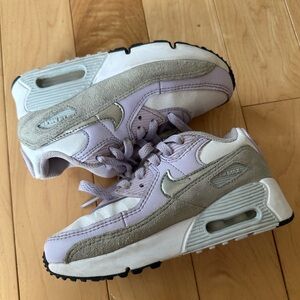Nike Air Max Sneakers in Light Purple and white
